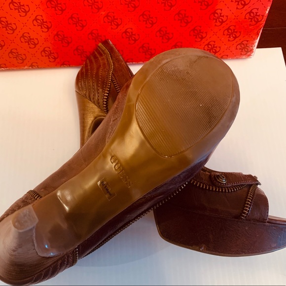 Heels by Guess. Size 8 medium - Picture 4 of 4